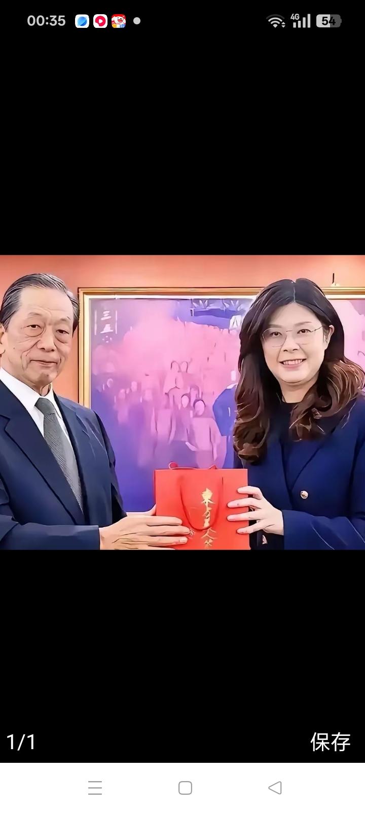 卢秀燕带头给日本熊本地震捐款10万美元，郑丽文不甘落后也要捐款。
七月份广西大洪