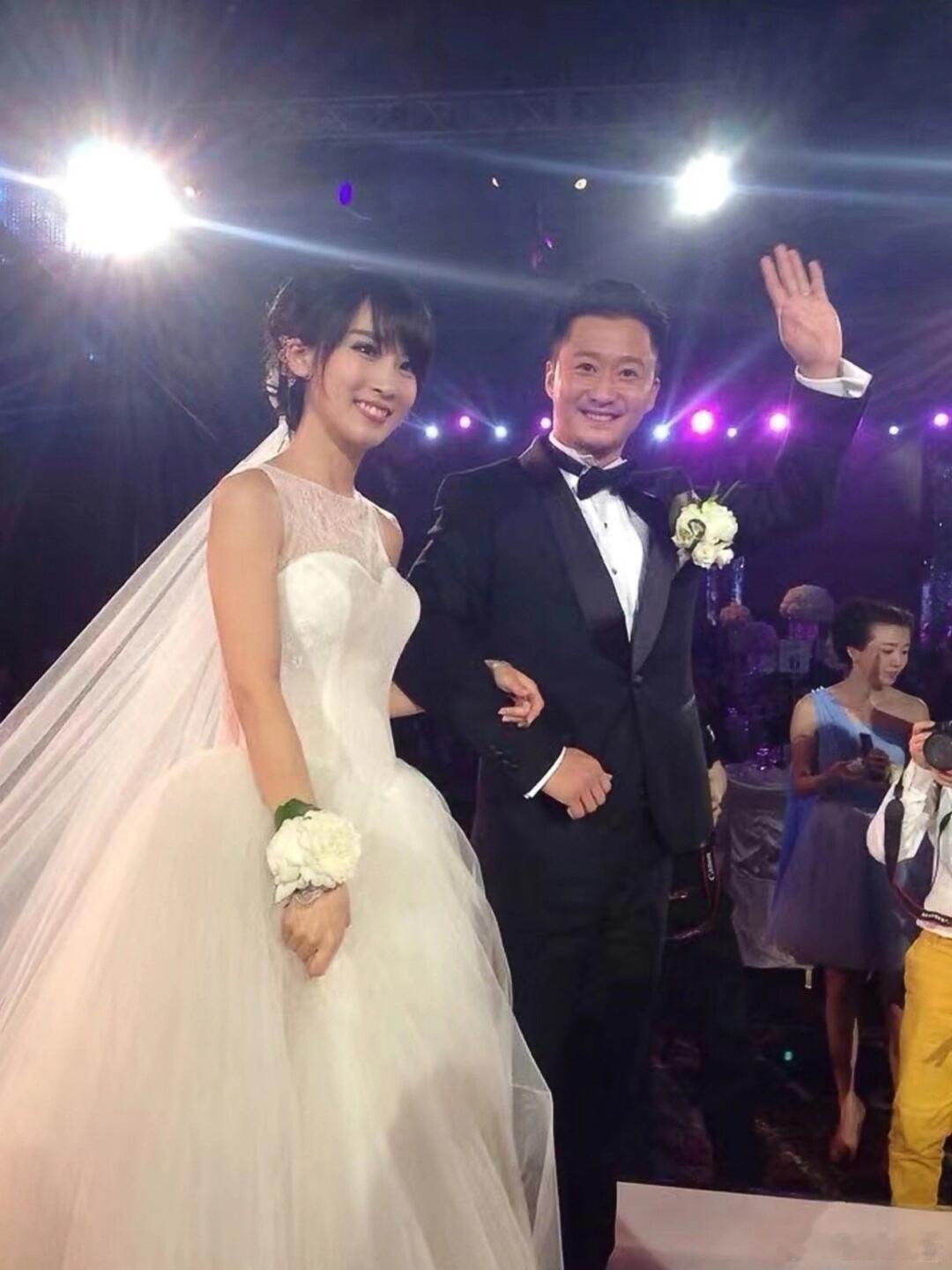 吴京谢楠结婚十四周年刚刚，吴京发文庆祝与谢楠结婚十四周年：“谢谢你十四年前的今天