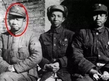 1926年秋天，湖北麻城乘马岗，一个21岁的小学校长加入了中国共产党。从那一刻起