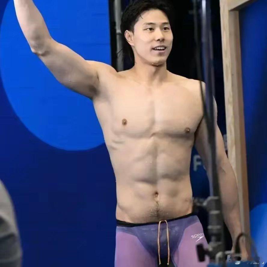 覃海洋出轨这事真的一点也不意外。他外表就不像好男人，不帅但感觉很花心。人家婚都没