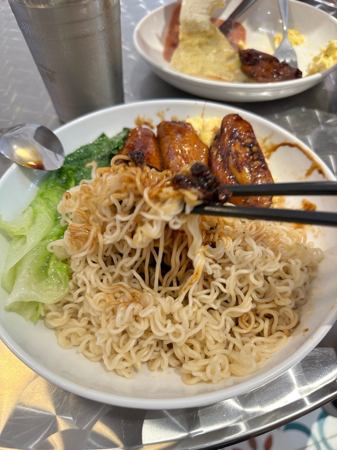 瑞士鸡翼捞丁+李锦记辣椒酱，是绝佳的搭配！ ​​​