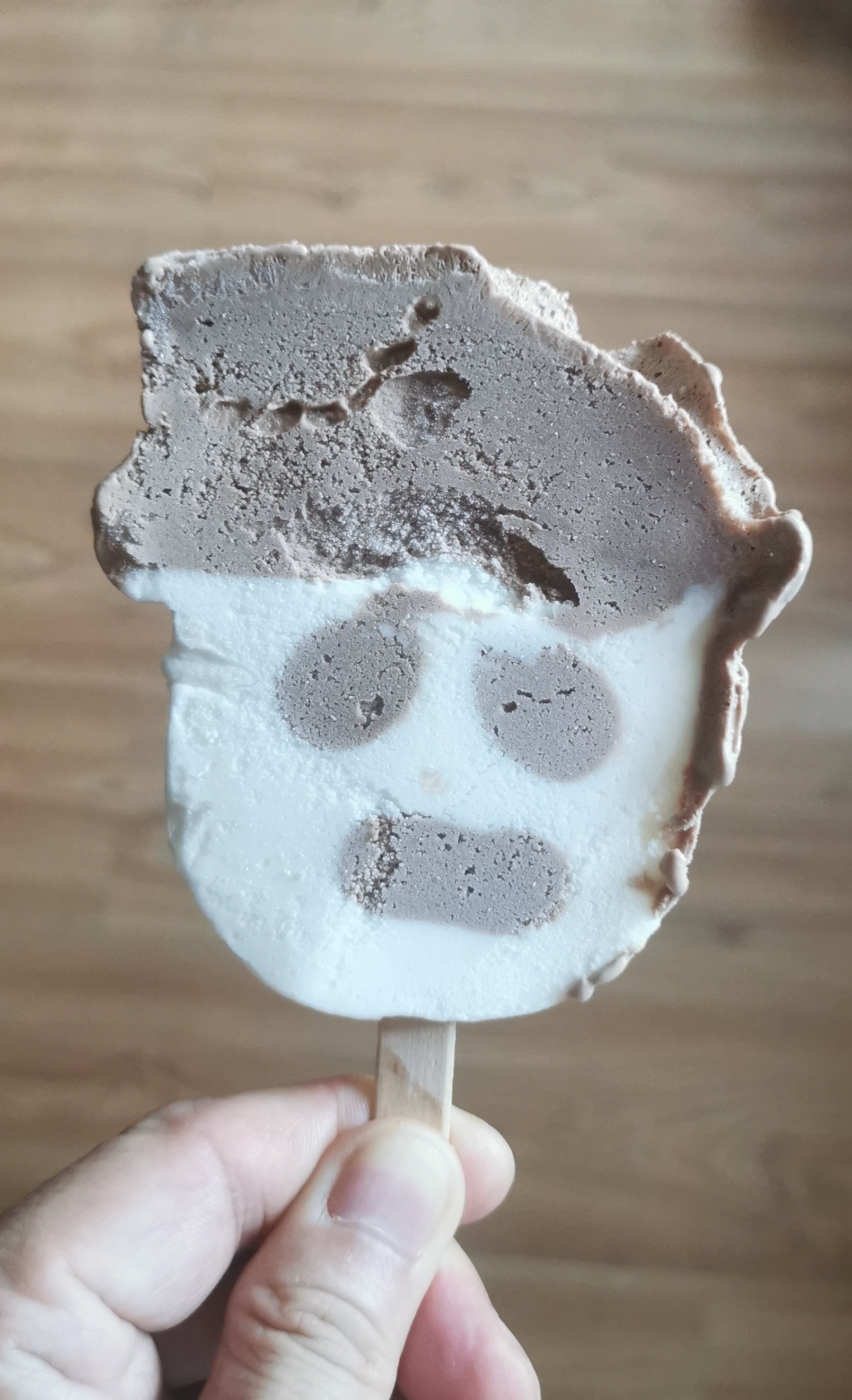 今天蒸桑拿的城市今天是桑拿第四天，看“小雪生”的表情就知道热大发了了。 