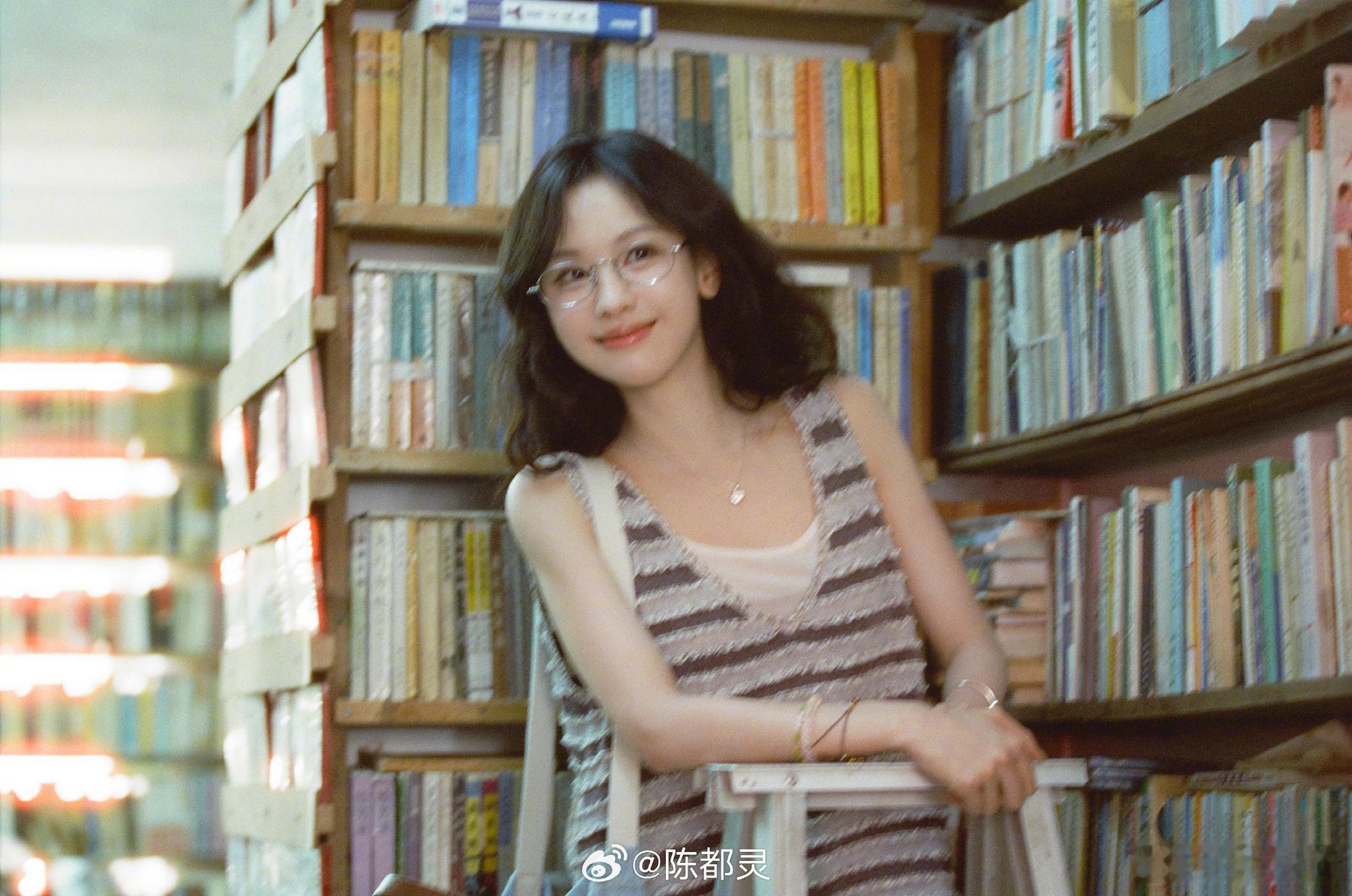 陈都灵书店写真陈都灵学姐味挺好的 