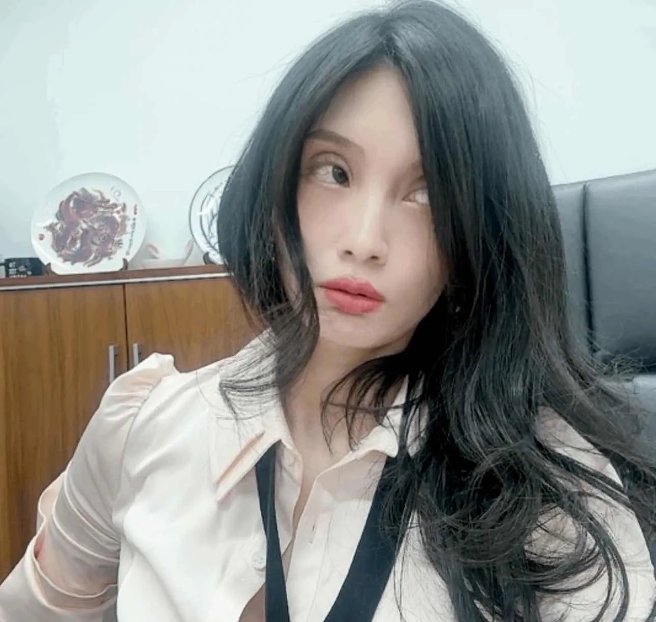 喜欢乖的，又拒绝不了骚的[挖鼻]，反正就是不看看自己的德性[哈欠] ​​​