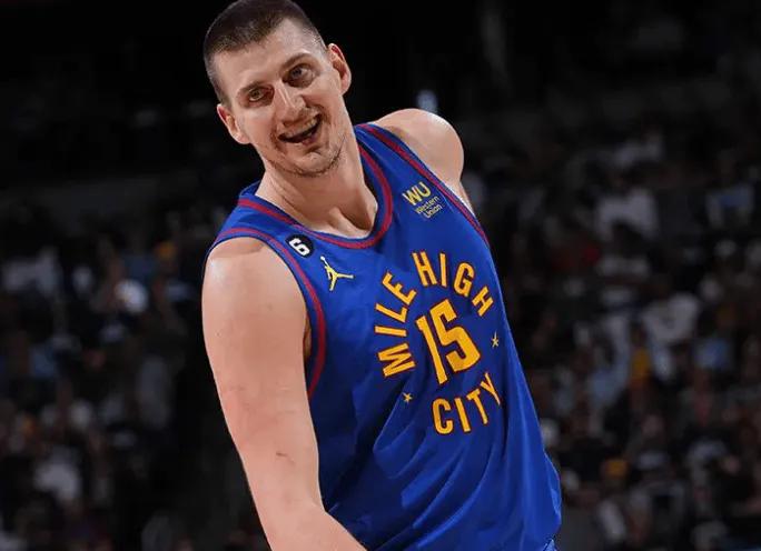 客场龙，主场冲！
今天，掘金客场再115-106击败黄蜂，豪取客场10连胜，刷新