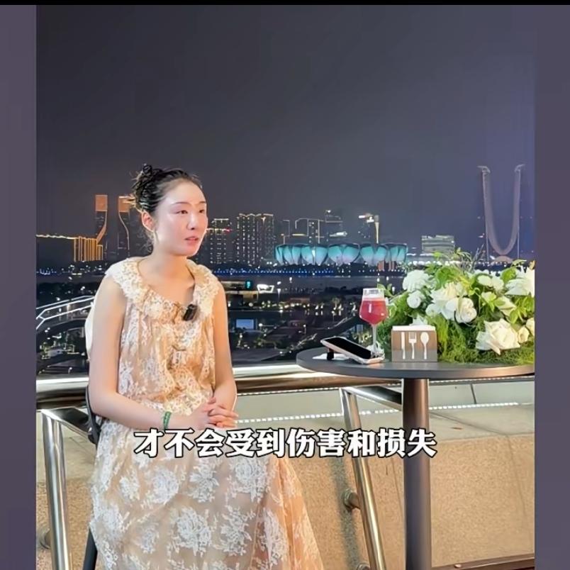 洗白太刻意！陈露受访甩锅卖惨，网友根本不买账
 
陈露接受采访复盘当年和霍尊的风