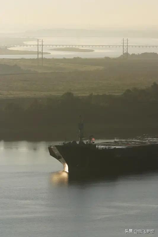 美军福特号航母停航影响可不小。福特号是美国新一代核动力航母，代表着美军海上作战的