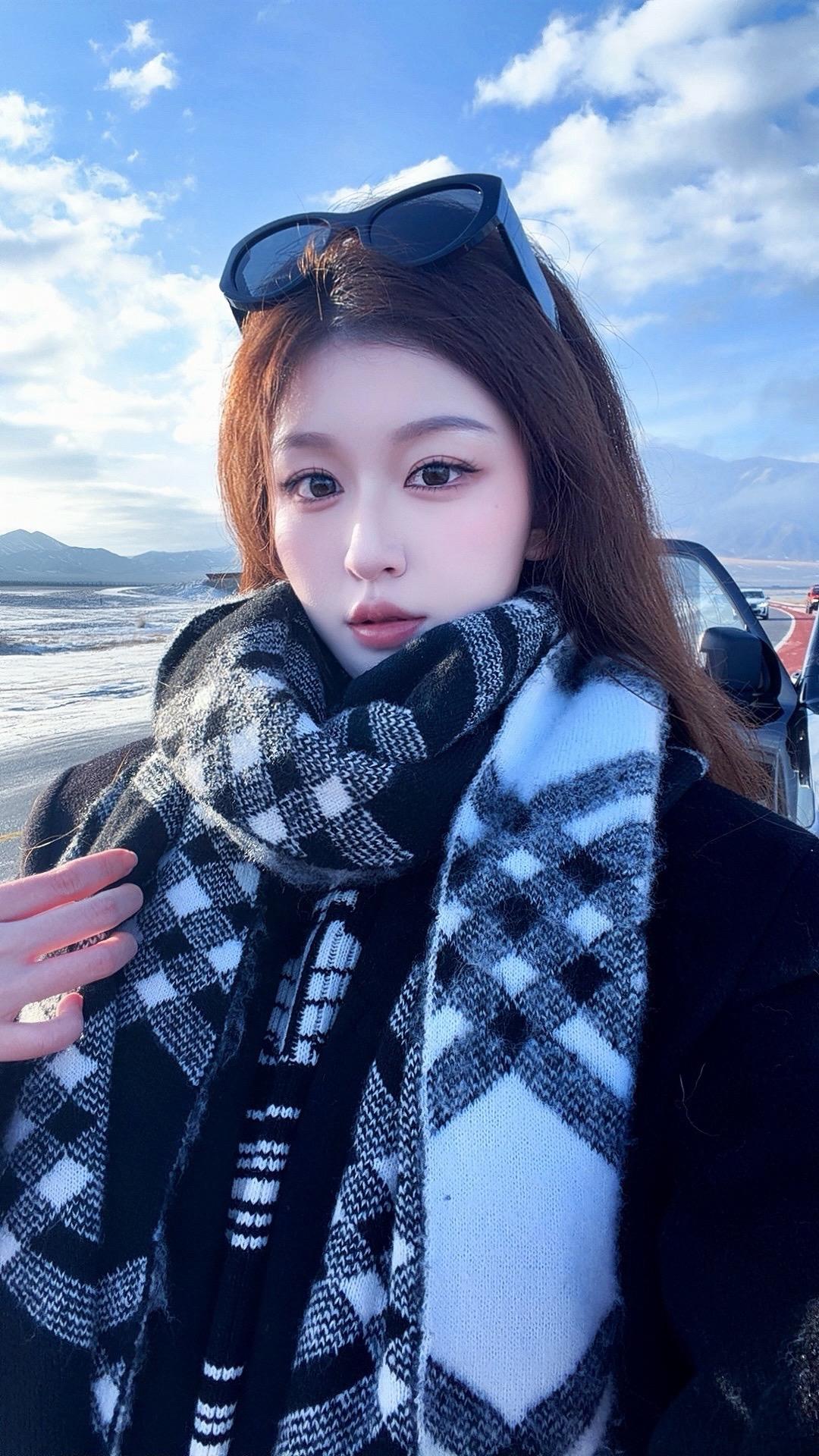 24岁 未婚 年轻自由 随性 无房贷无车贷无下一代 来到这个世界就是享...