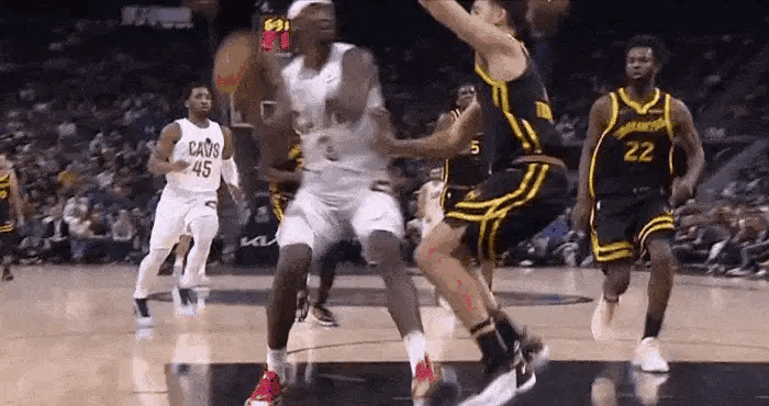 格林上回合犯规动作给T，累计2T被驱逐！

NBA常规赛勇士主场对阵骑士的比赛正