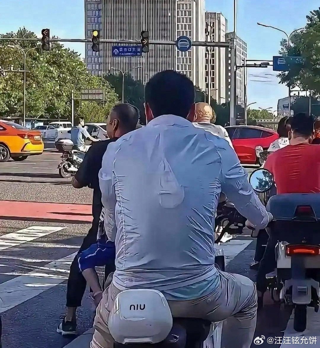 兄弟，这下妥了，大伙都晓得你成家这事儿了。 