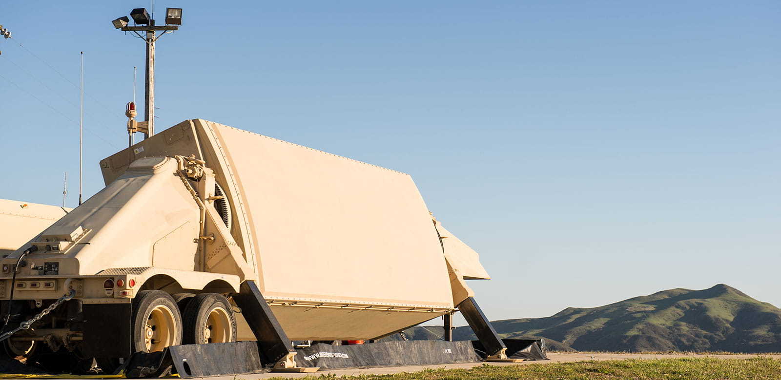 牵引式的TPY-2雷达在战时毫无生存性（）伊朗已经把周边的THAAD的TPY-2