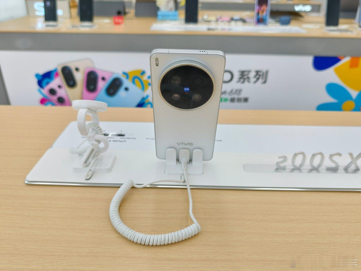 来vivo售后给我的200pro贴膜钻石会员一年6次贴膜免费，不用白不用看到ul