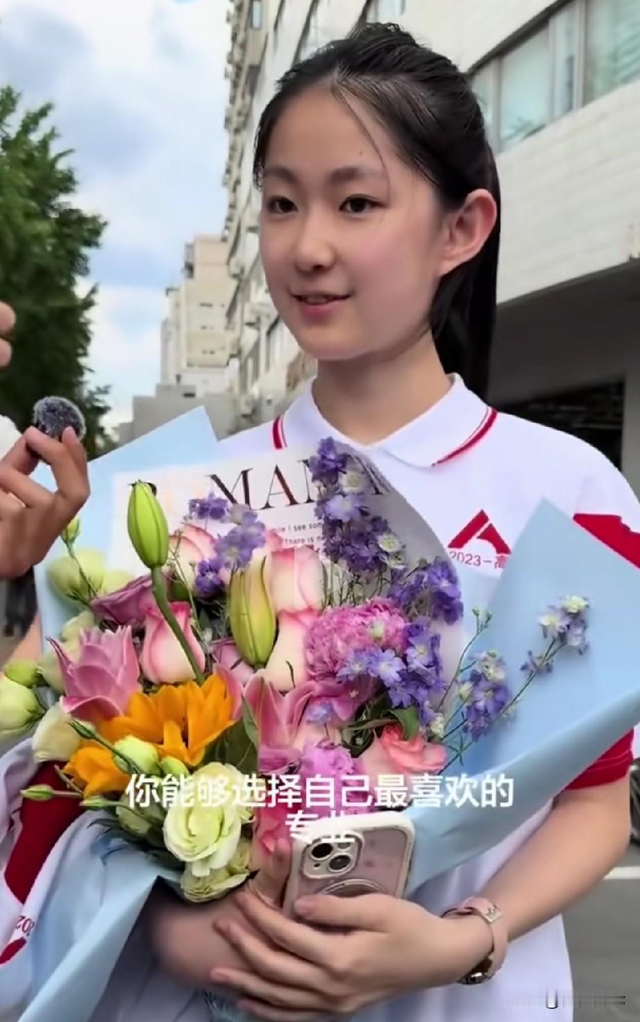 现在的高三考生都这么成熟吗，这段时间刷了不少人大附中的考生，即使穿了校服，也挡不