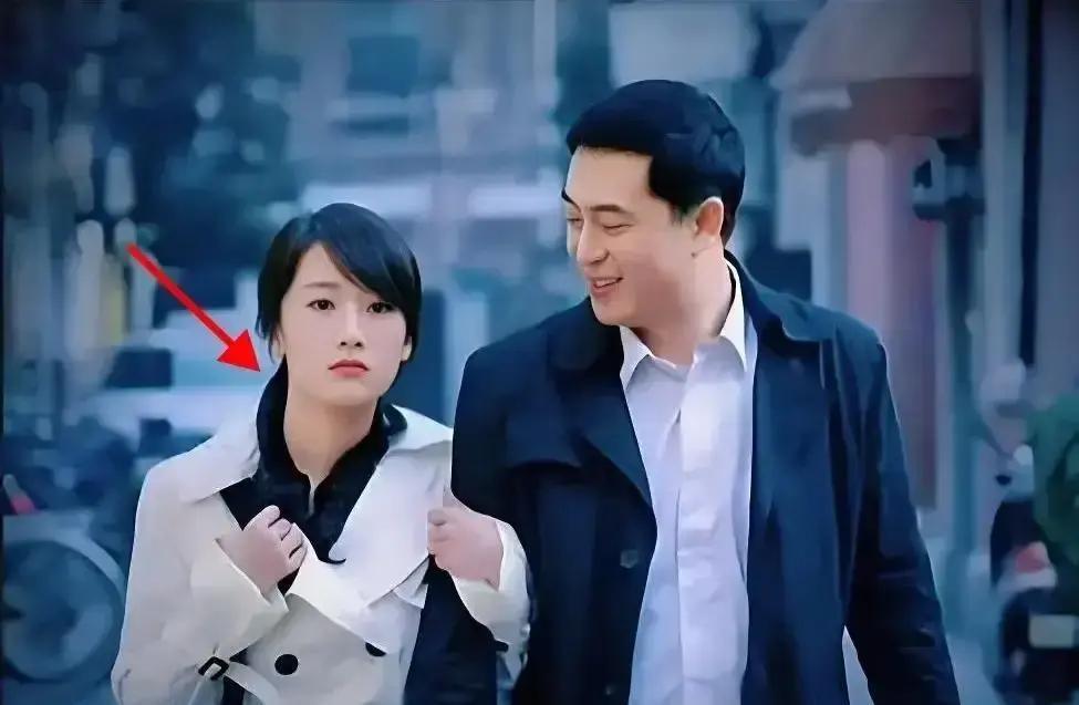 《蜗居》里海藻被宋思明包养那段剧情，十几年了还在网上吵个不停。
这剧2009年播