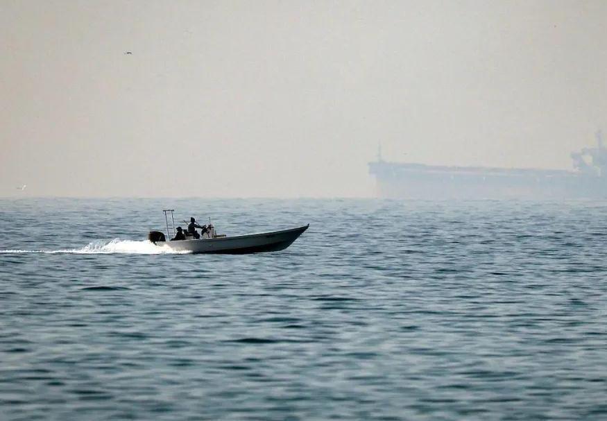 伊朗禁止美以欧船只通过霍尔木兹海峡，“如果被伊朗伊斯兰革命卫队发现，必将遭到打击