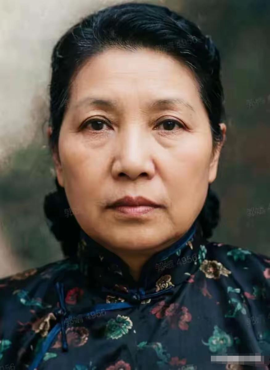 油灯下蒸饭的妇人，丈夫骂她败家，儿子却记得最清。


文七妹不是什么名人，连照片