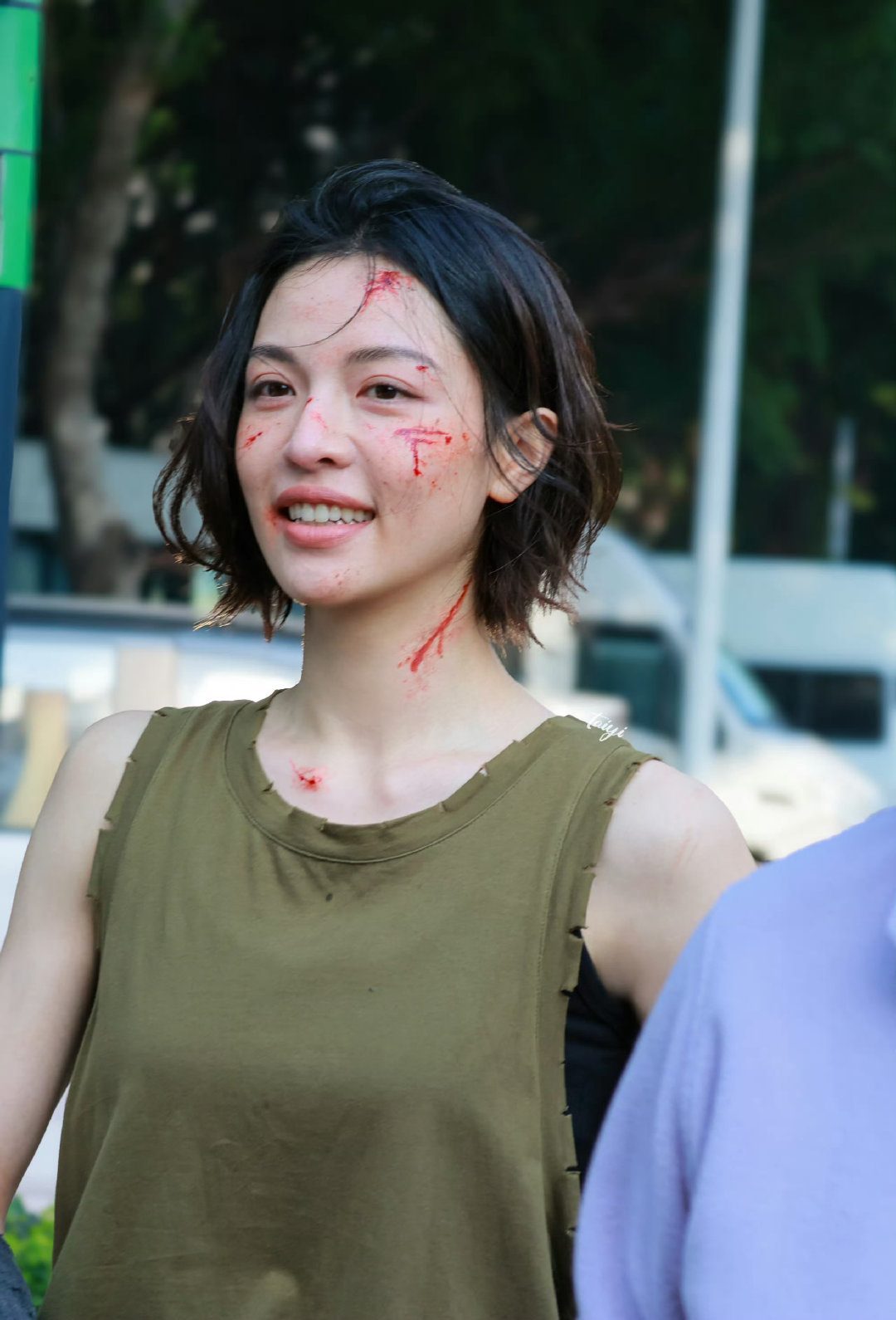 钟楚曦林三酒在异变中求生钟楚曦新剧在异变中求生钟楚曦演的林三酒在异变里求生，脸上