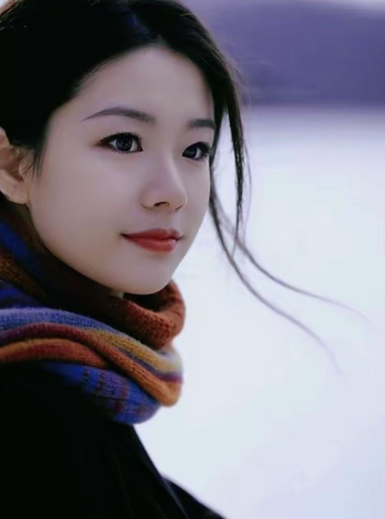 相见时难别亦难，回首已是陌路人！永远不要去责怪你人生里的任何人。好的人给你快乐，