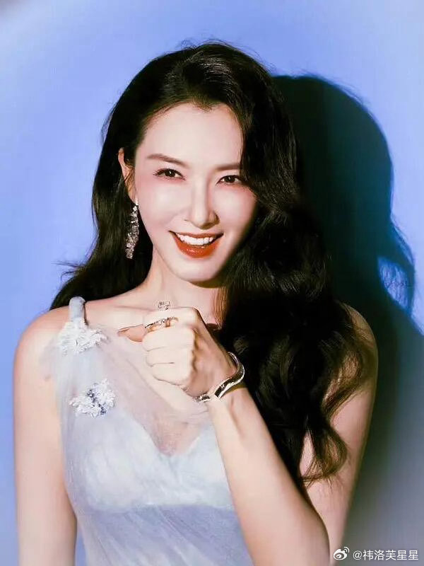徐洁儿徐洁儿手机找不到了真诚跟大家说一句，捡到洁儿手机麻烦归还。现在手机已经是必
