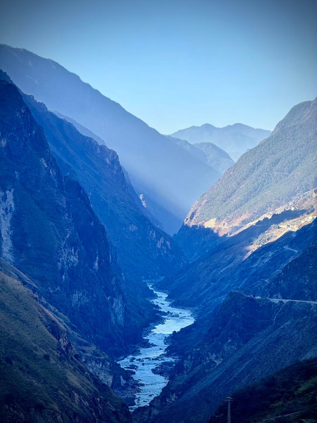 飞花令，主题“西” ❄️评论写出带有“西”的诗、词、赋、曲……  