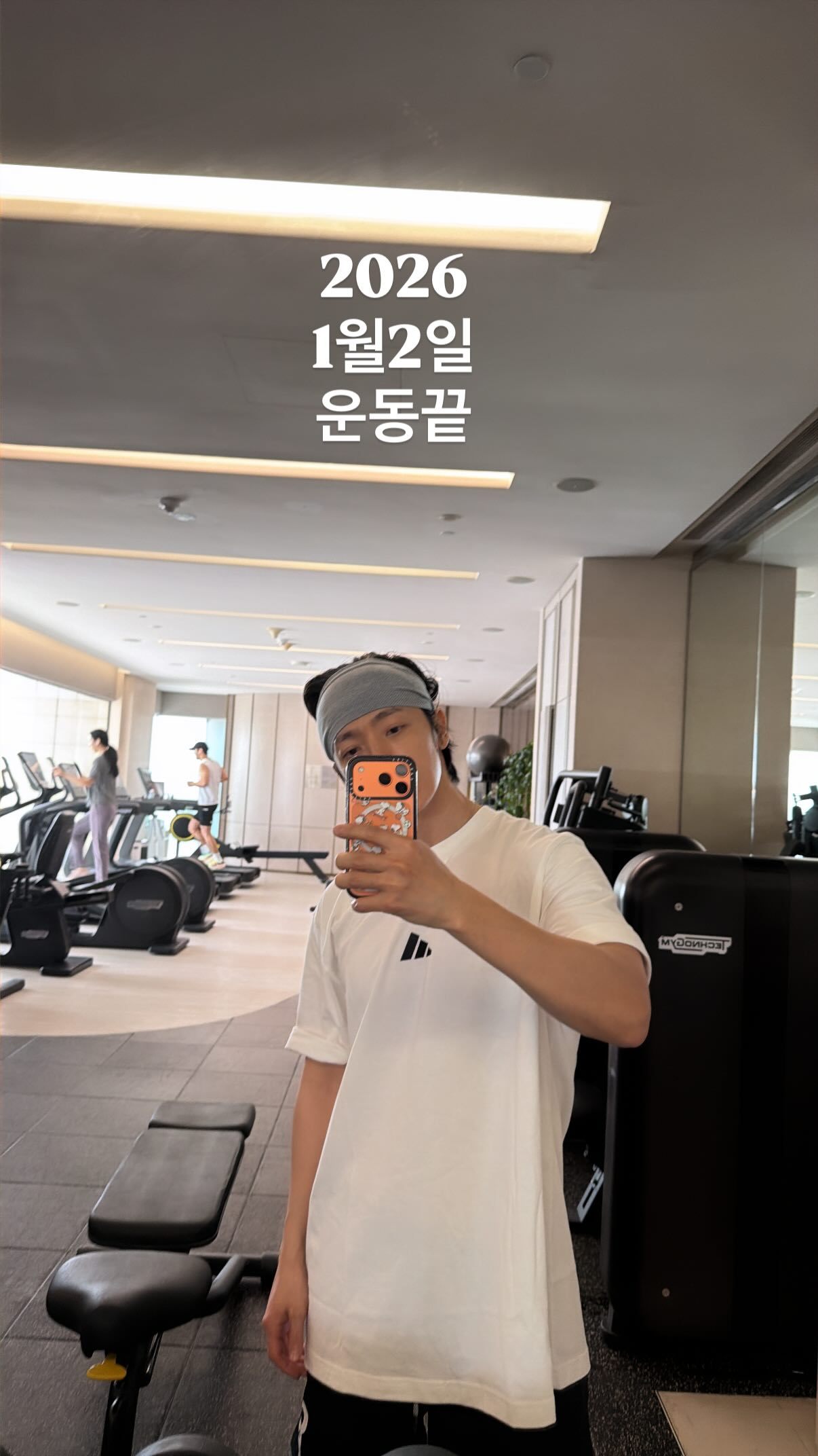 “CB百蓝_。260102李东海 ins story更新：20261月2日运动结