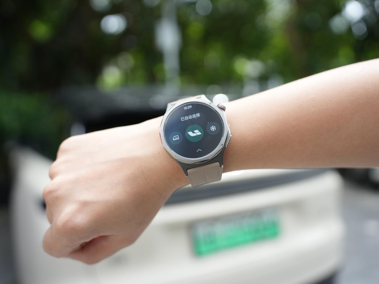 给我的理想I6配了个新搭子，OPPO Watch X3理想汽车定制版，颜值不用说