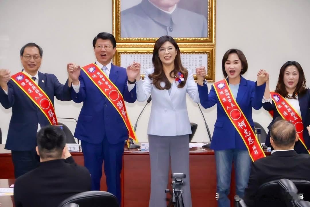 郑丽文今宣布征召谢龙介柯志恩苏清泉等人参选台南高雄屏东！
今天中国国民党中常会通