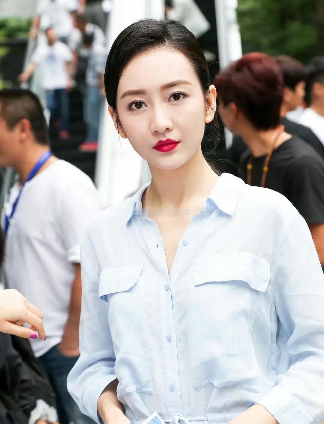 王鸥 去父留子感情的纠葛属于成年人之间的事，孩子是无辜的。与其疯狂扒身世、深挖八