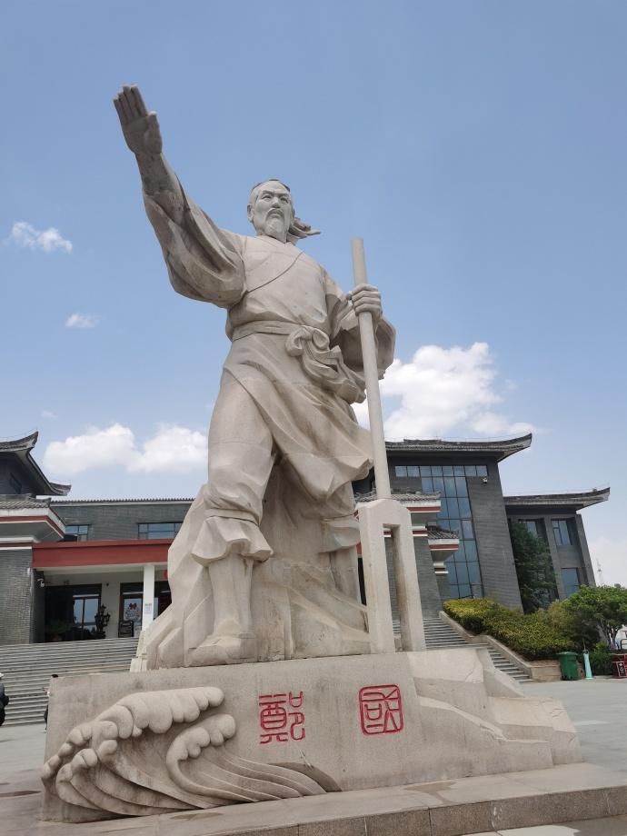 V行咸企展新貌 咸阳市网络名人文化沙龙暨线下采风活动5月9日下午首先来到泾阳郑国