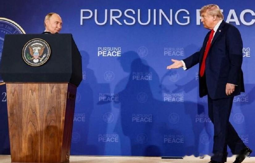 克里姆林宫称普京祝特朗普圣诞快乐！
路透莫斯科12月25日电——克里姆林宫发言人