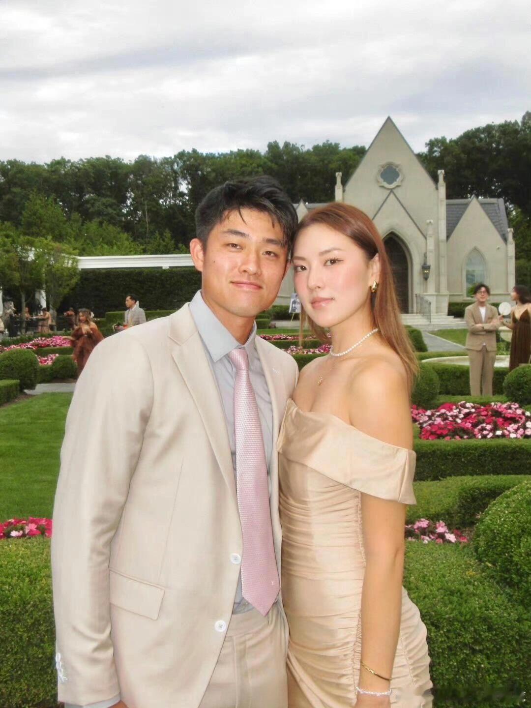 吴易昺女朋友和莱巴金娜认识？加分呐[嘻嘻]吴易昺女友叫李嘉雯，英文名Nicole