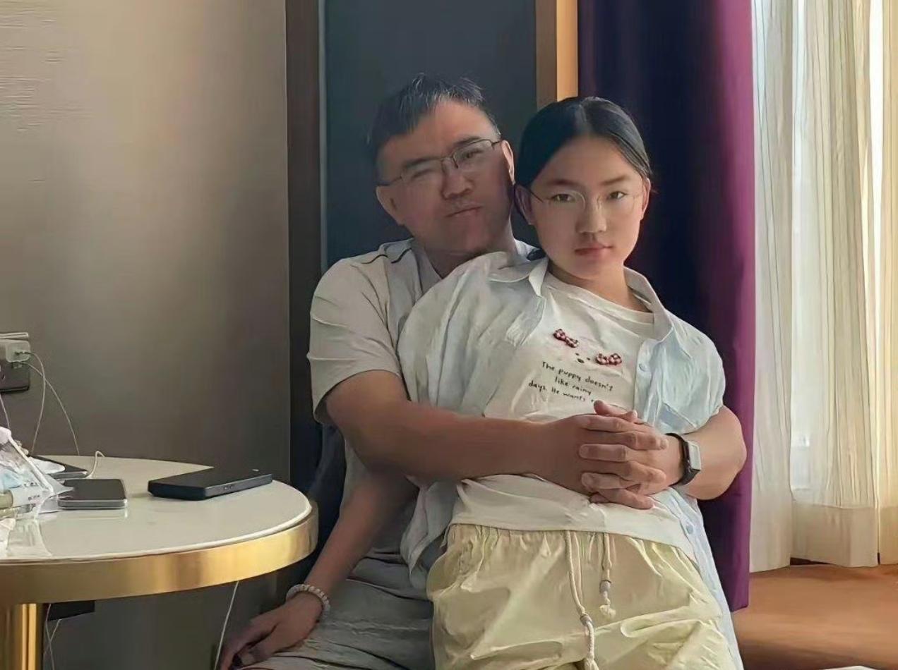 都说女‌大‎‎避父，我家这父女‏‏俩，这⁠‎﻿举﻿动⁠﻿是不是有点过了？ ​