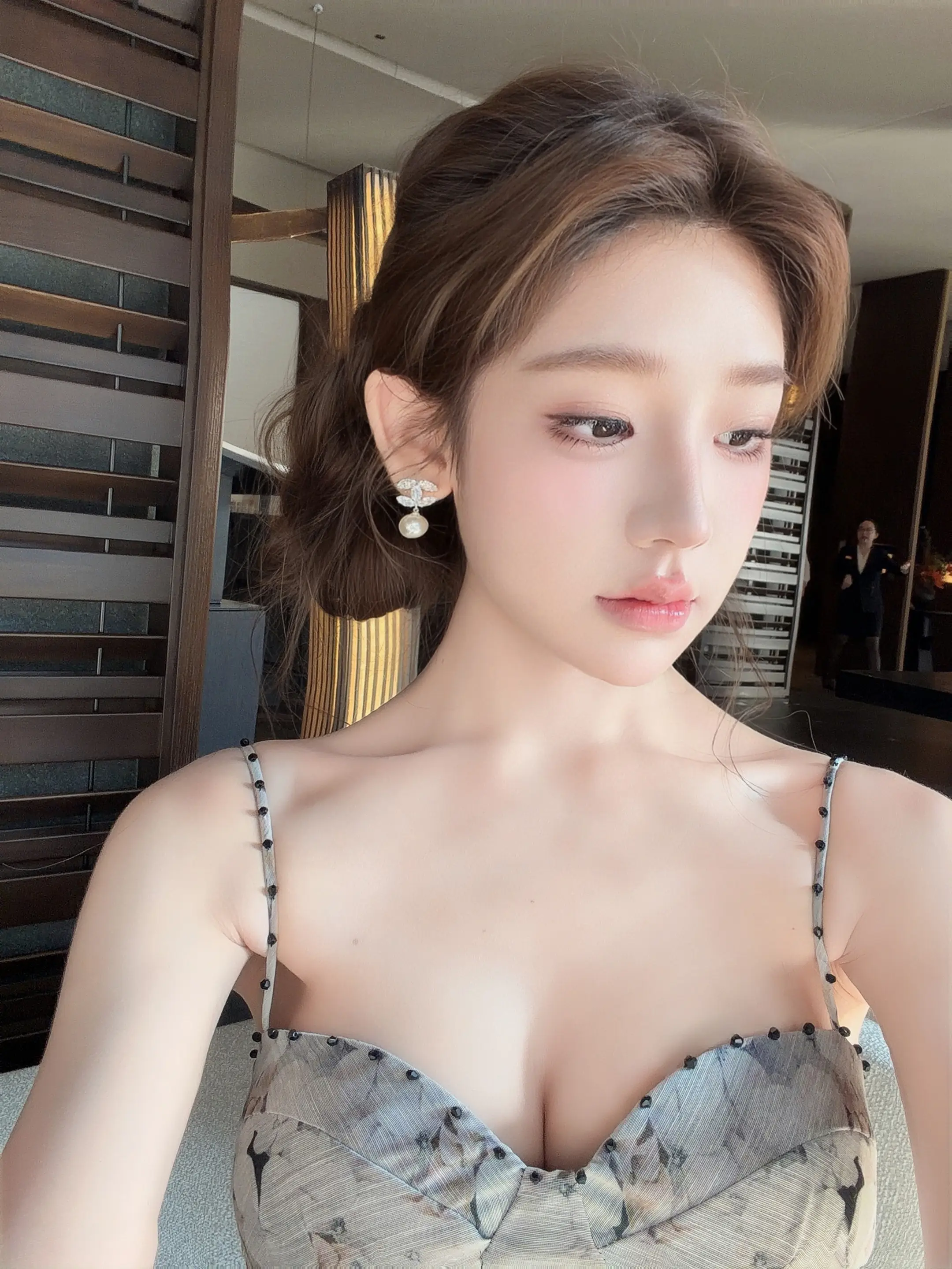 姐姐你挡到我了。