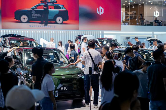 连续三月破10万背后：零跑订单为什么这么稳？
国庆期间，不少消费者把看车列进假期