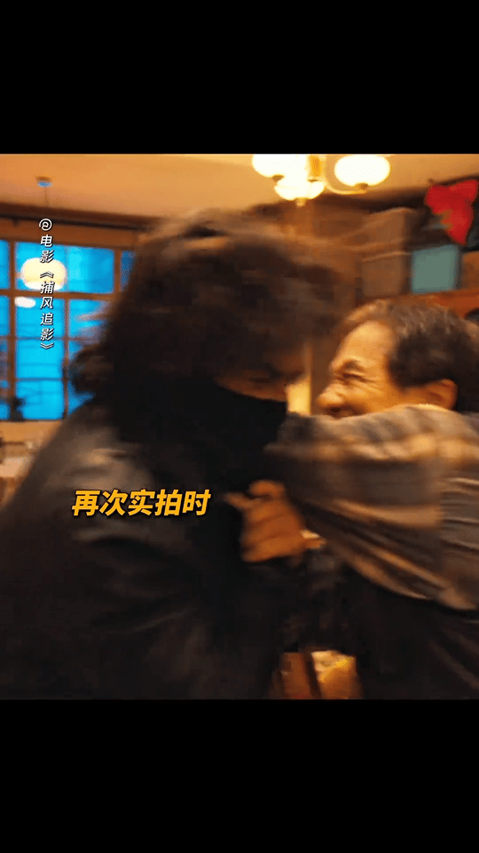 成龙教此沙拍打戏要放松 此沙打戏蜕变记！在成龙大哥引导下逐渐找到状态，从拘谨到收