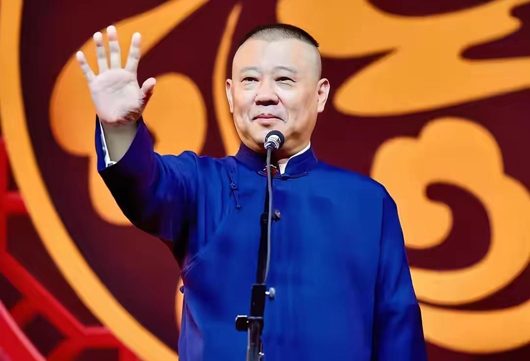 一个说相声的，不知道谁给封了个艺术家。太把自己当成一回事了，竟在台上信口开河，篡