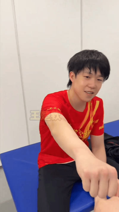 麻麻给小宝宝买很多很多糖，还会做各种小宝爱吃的肉肉，特别锅包肉哦，冰箱常备很多小