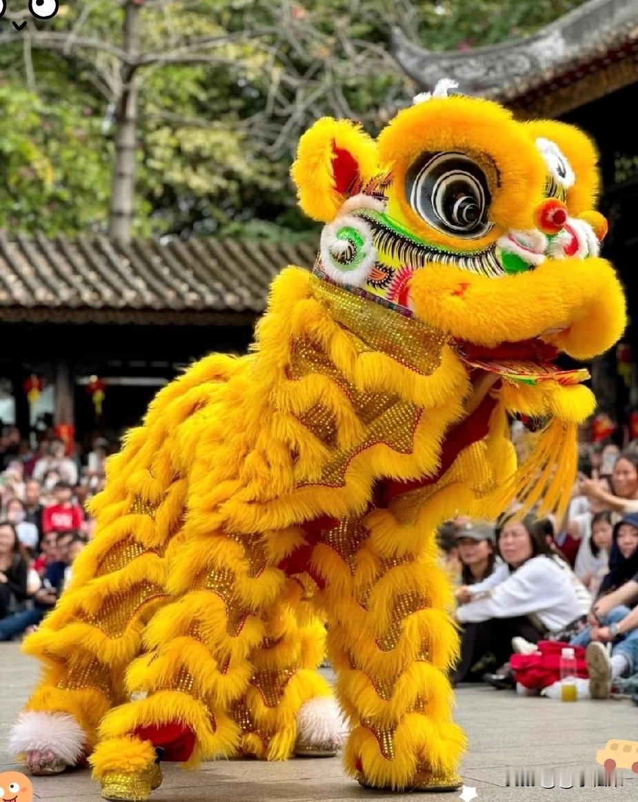 非遗醒狮的“燃”体现在多个方面：
 
1.视觉冲击强烈：醒狮表演中，舞狮人凭借深