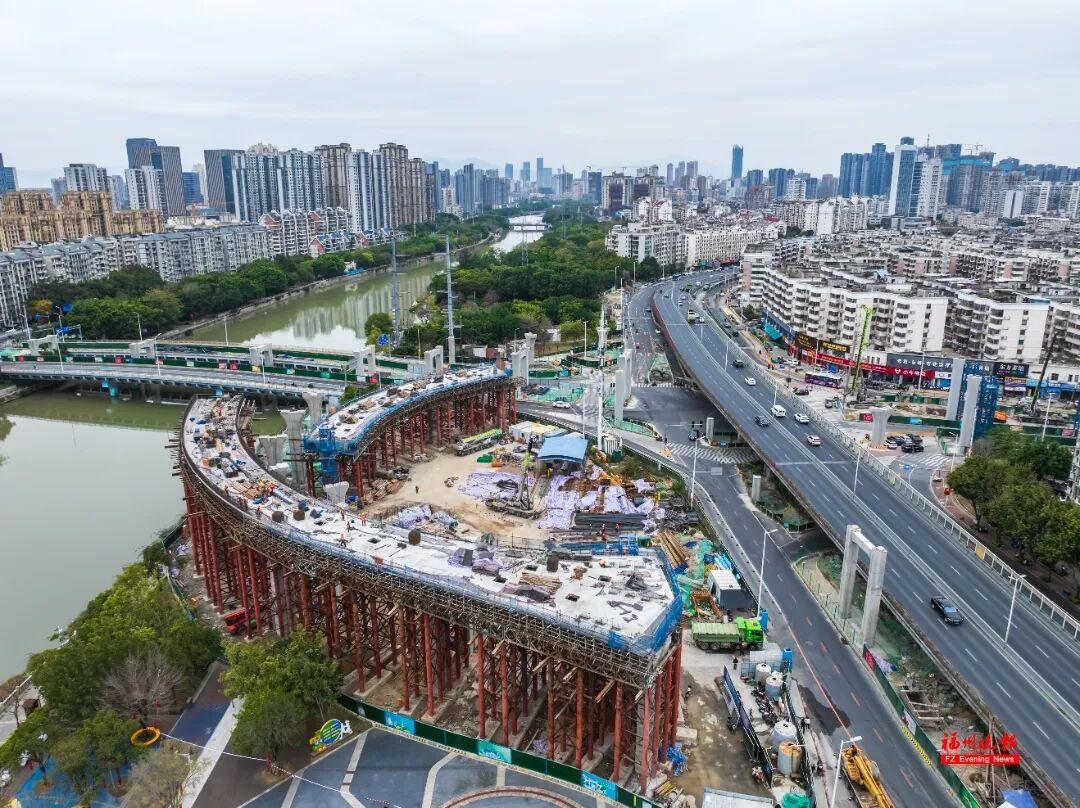 远洋立交是项目的北部关键节点，衔接远洋路与国货互通，其上跨现状远洋高架，共设有6