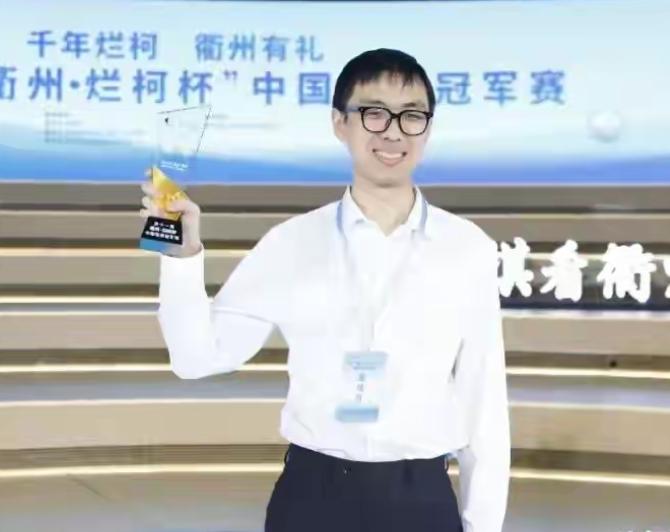 慢羊羊一月夺两冠~再登等级分宝座


许嘉阳近年来状态爆棚，势头迅猛，多项赛事上