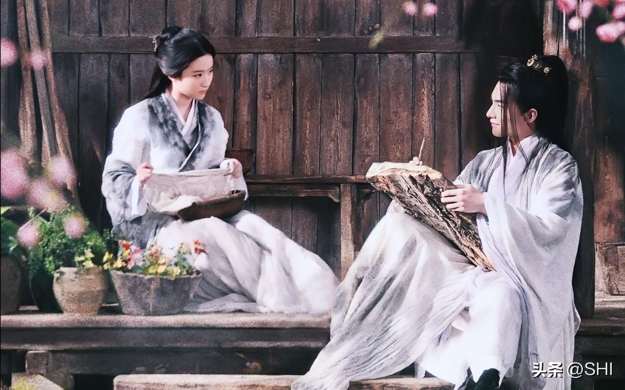 同样是“与杨洋古装剧中演情侣”，刘亦菲，赵露思，章若楠，李依晓，谁美？
