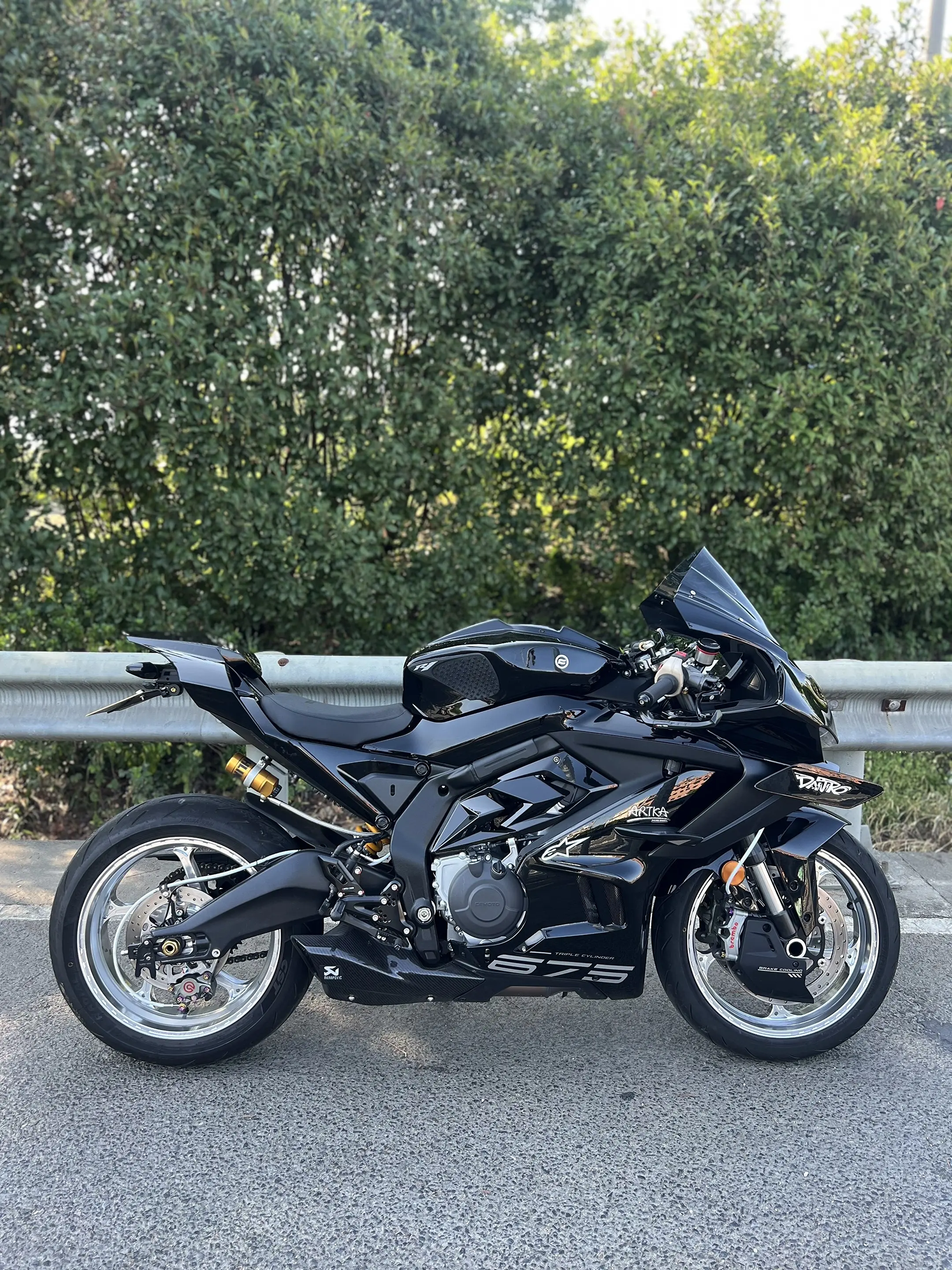 安德烈尼的减震芯到了，安装的时候顺便把前减震外壳拆下准备做金色阳极氧化...