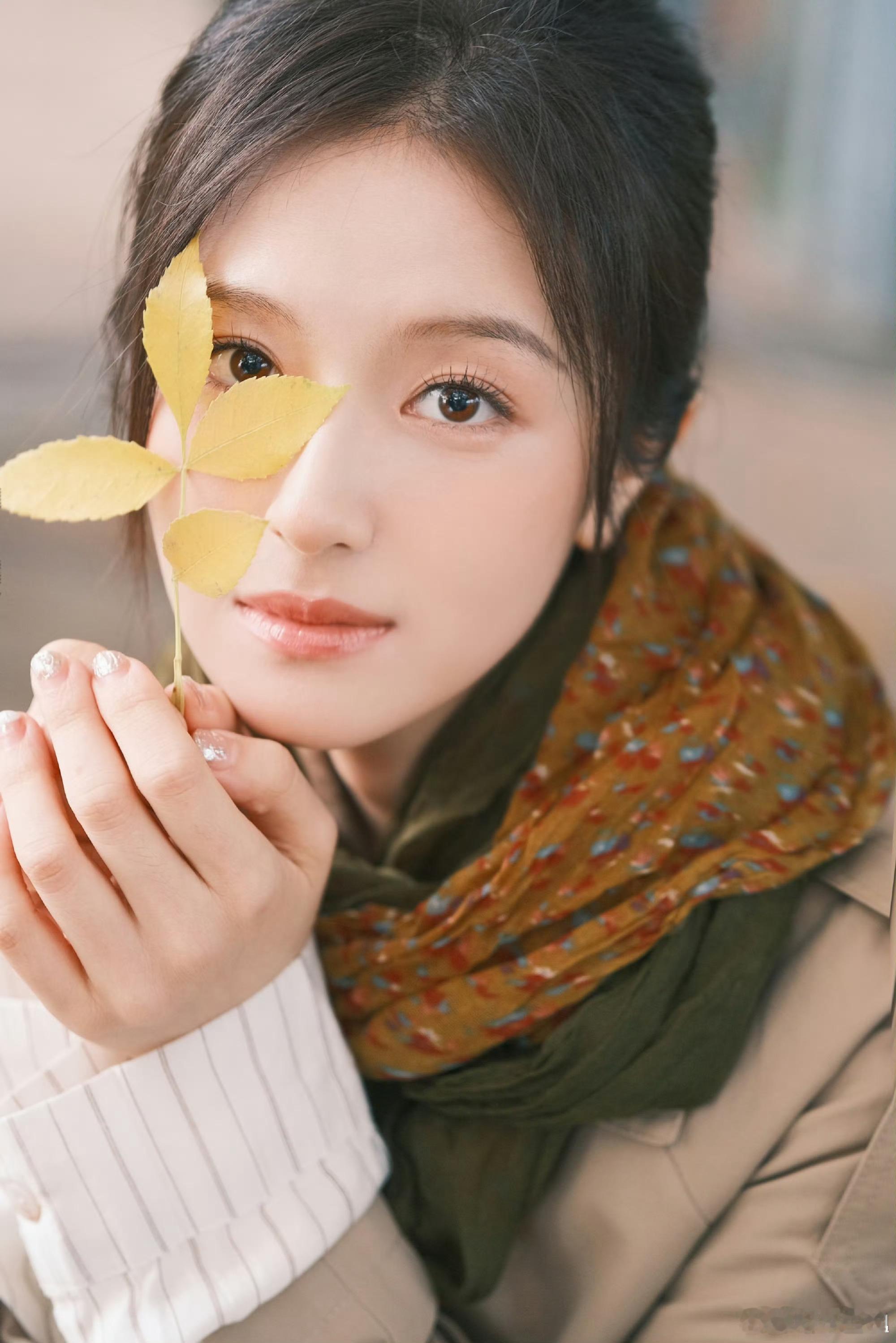 让我们在初冬见一面吧！李兰迪真的好好看！远景照都这么好看的，本人能差吗！[dog