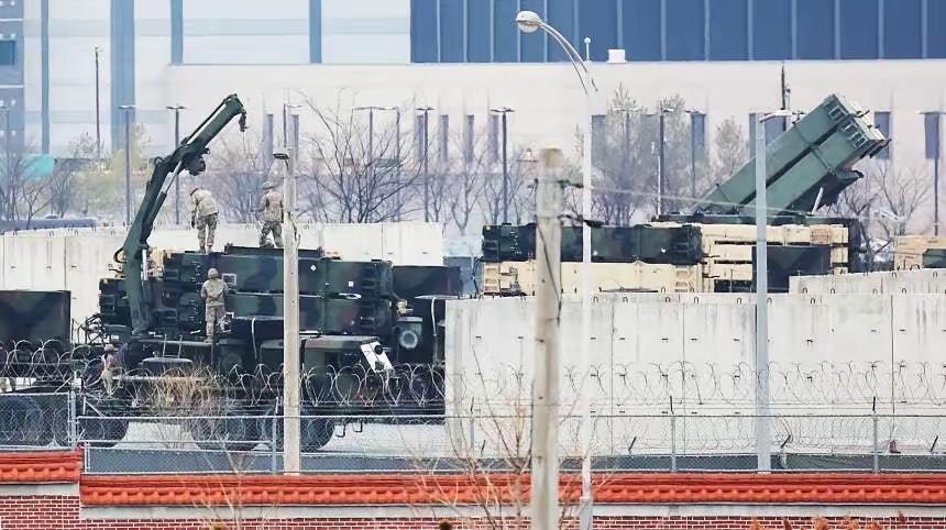 美军在损失了至少4套萨德反导的AN/TPY2雷达以后，驻韩美军的萨德系统转移至韩