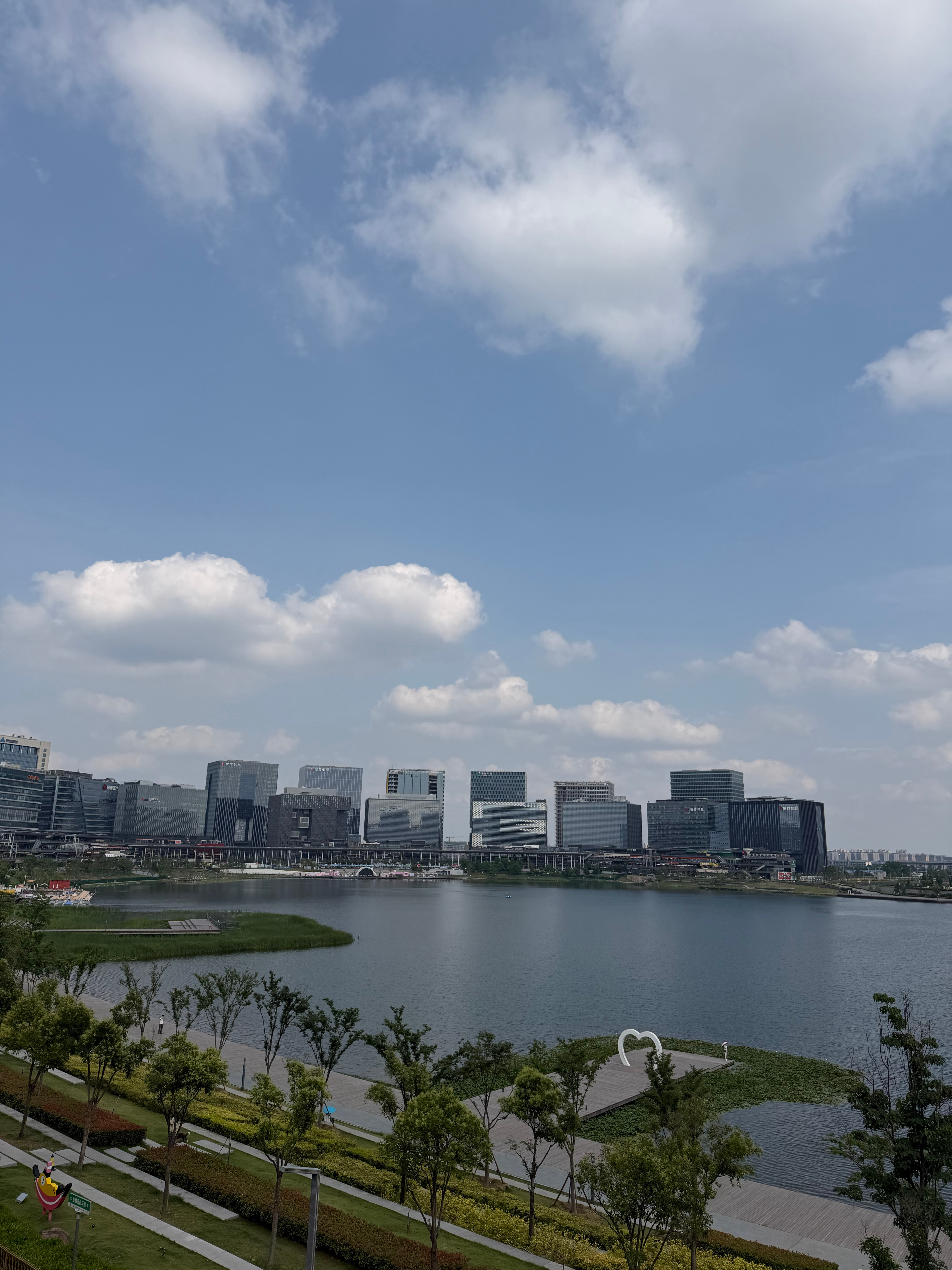 一个人，一杯咖啡，去看阿嫲的情书。没有抱太大希望，总觉得是营销号营销出来的感动。