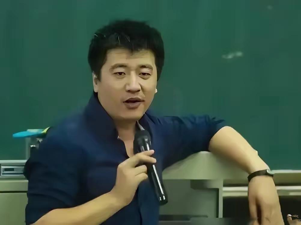 此刻最心痛的，莫过于张雪峰公司的员工吧！
 
过年连放22天假，2月仅上4天班；