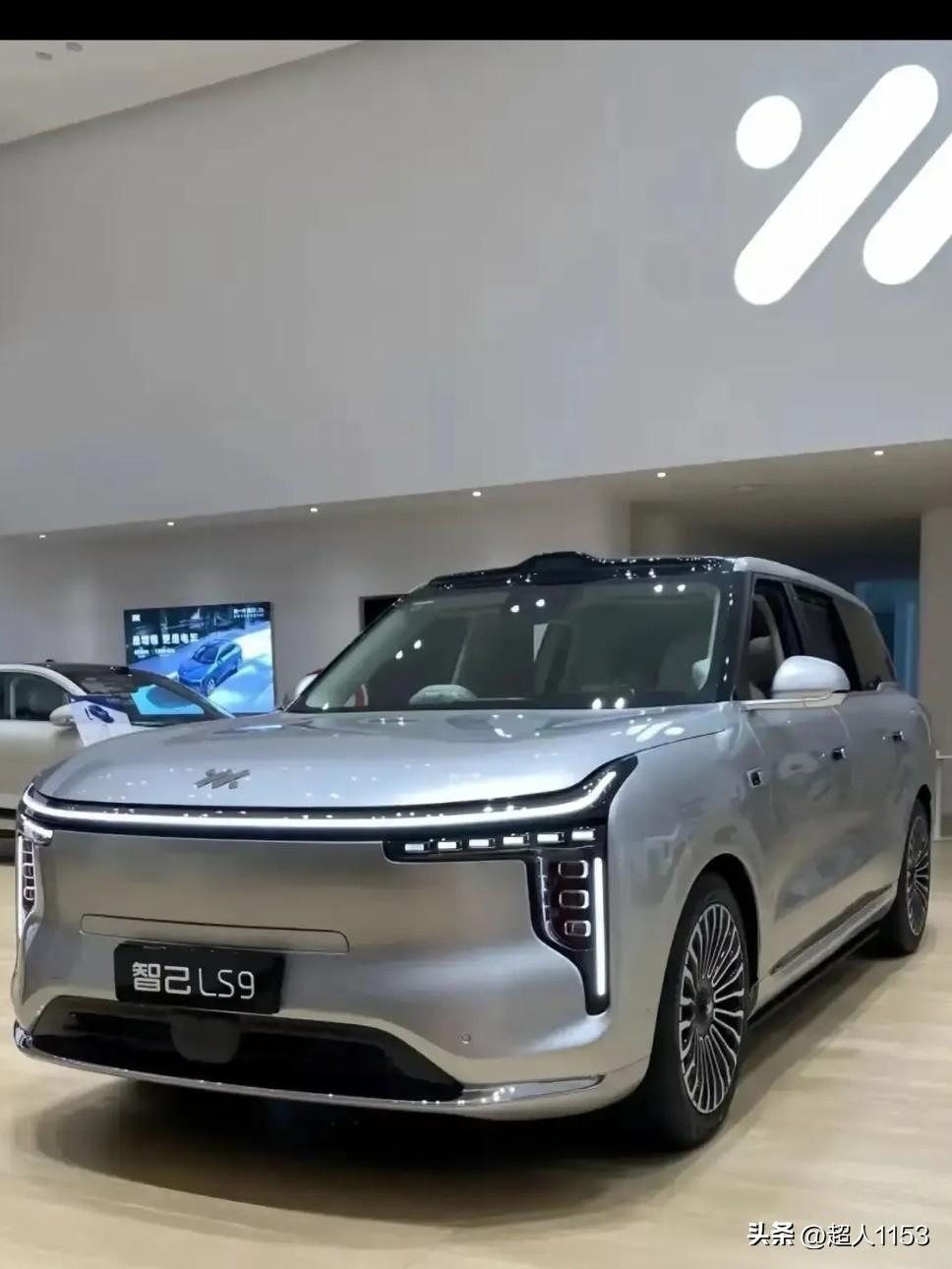 这个春节一汽智己给我们带来了智己LS9这款大六座旗舰SUV，智己LS9上市首月的