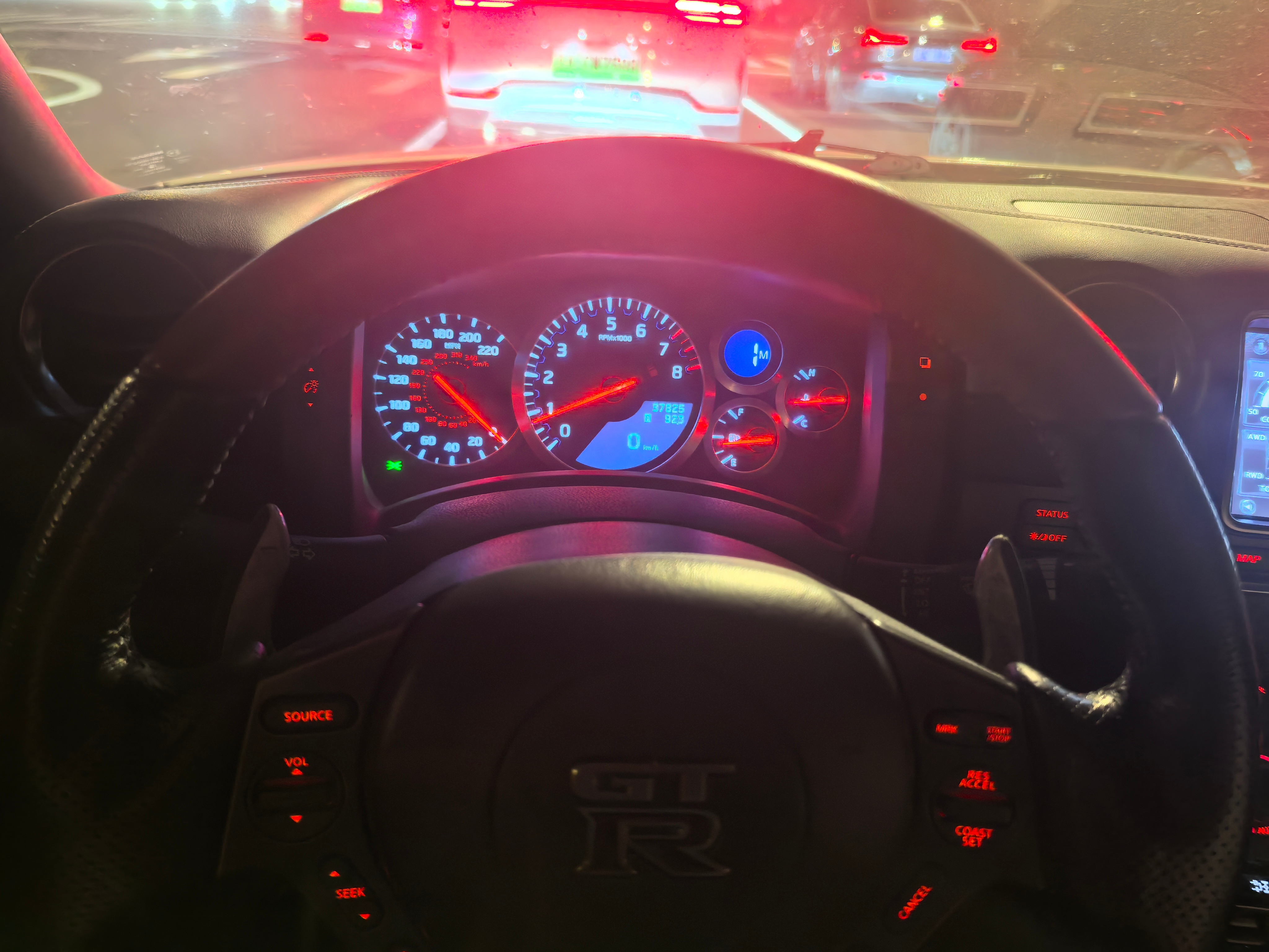 开了的极品GTR，16年的车才30000多公里[捂嘴哭] 像新车一样，爽了，好久