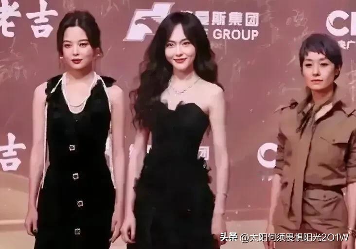 马伊琍和唐嫣辛芷蕾同台离得远远的，她觉得自己年纪大了，个子又矮，皮肤还黑，简直就