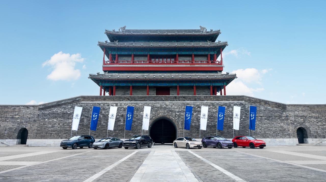 最近，我可是对问界M9情有独钟，一身的黑科技，搭载了华为ADS 3.0高阶智能驾